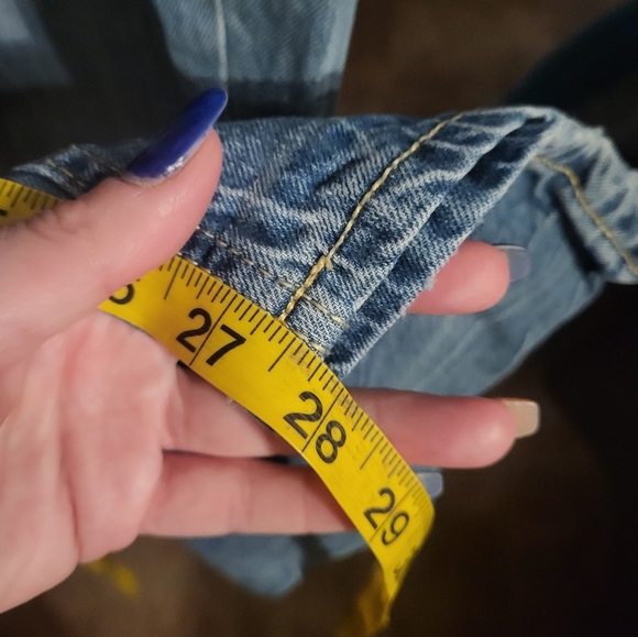 Rose embroidered jeans - Picture 7 of 7